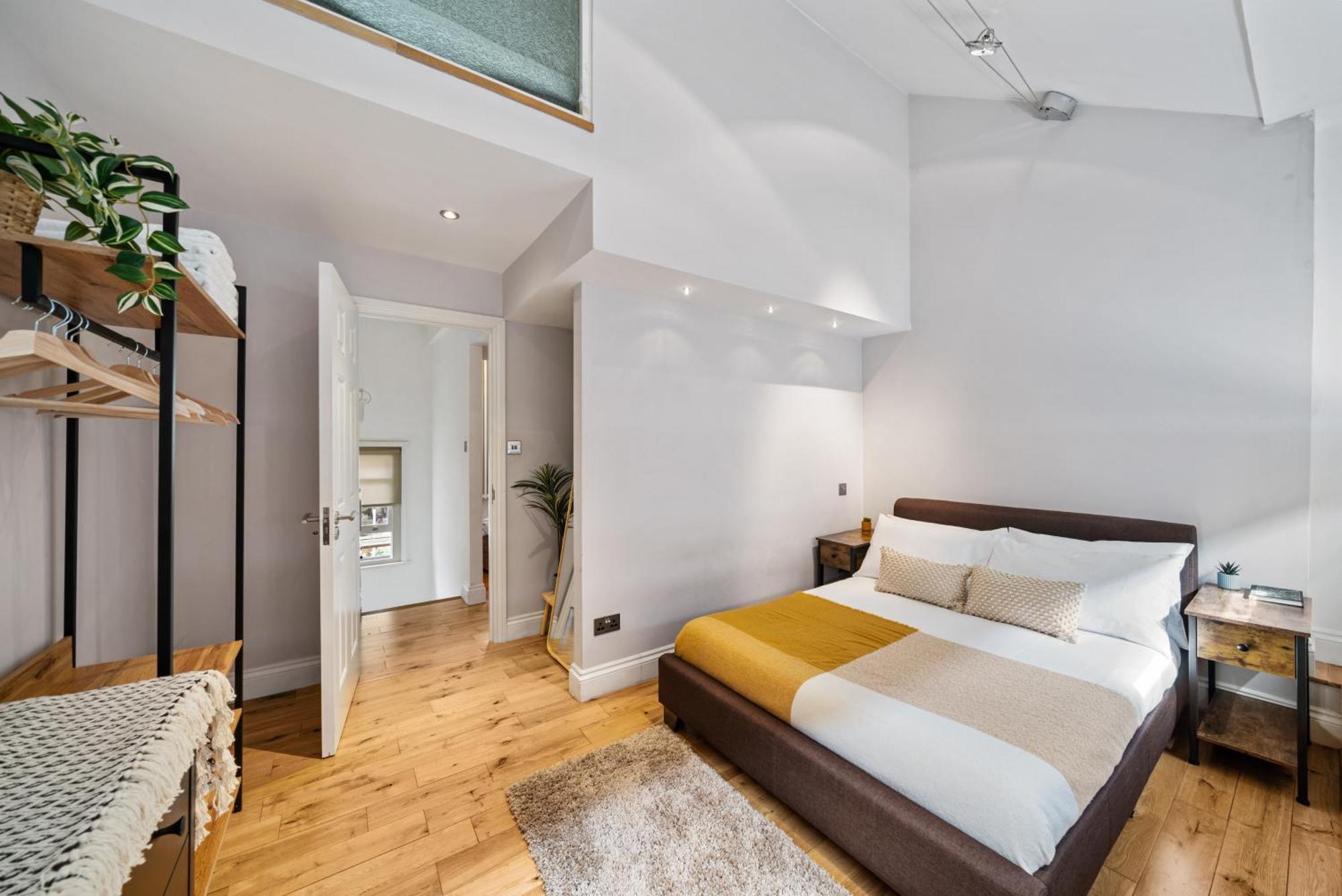Hidden Gem In Location - Beautiful 2 Bed Apartament