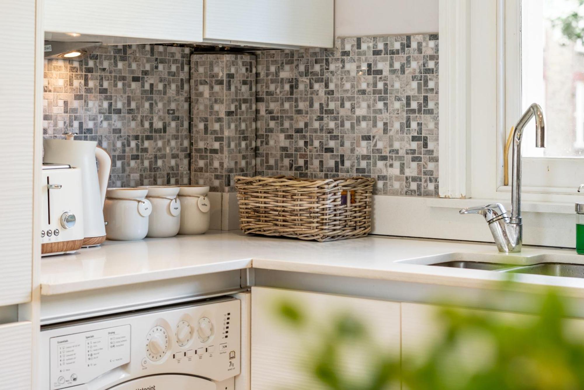 Hidden Gem In Location - Beautiful 2 Bed * Londra